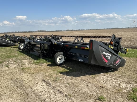 Image of MacDon FD135 equipment image 3