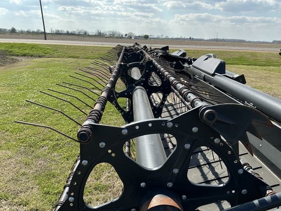 Image of MacDon FD135 equipment image 4