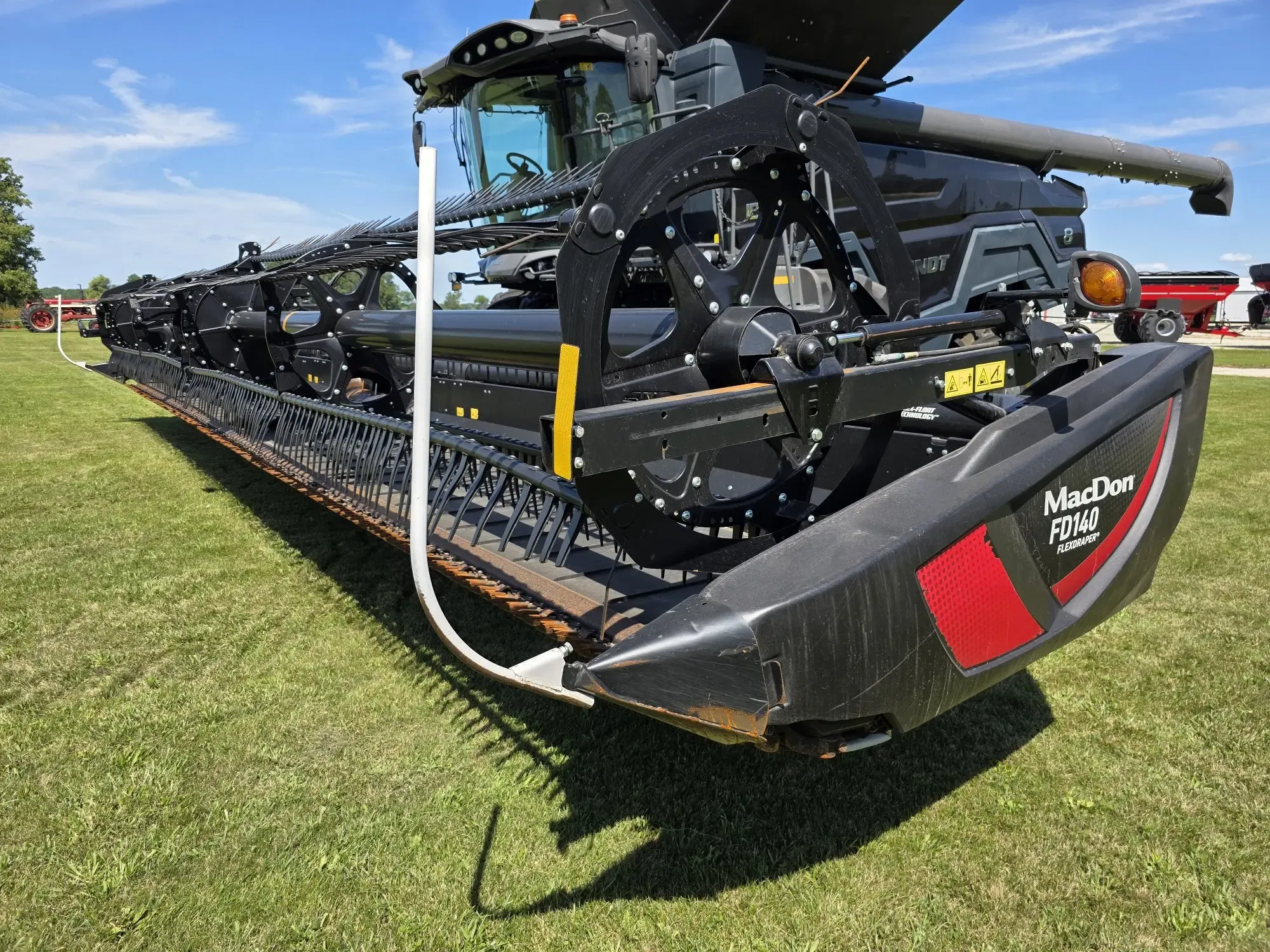 2018 MacDon FD140 Equipment Image0