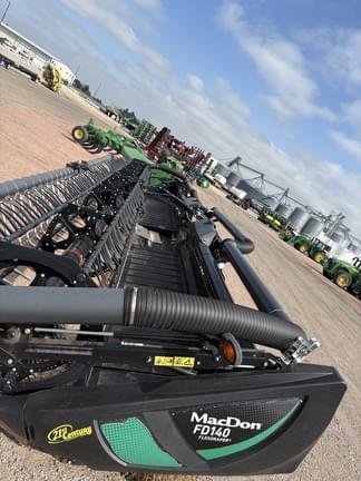 Image of MacDon FD140 equipment image 3