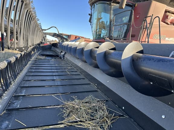 Image of MacDon FD140 equipment image 3