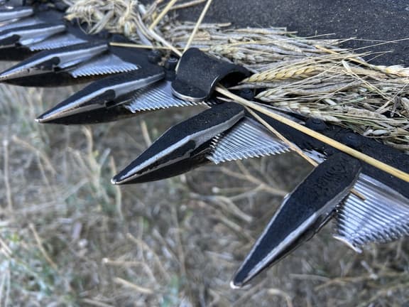 Image of MacDon FD140 equipment image 4