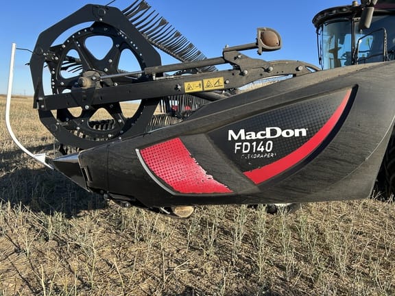 2018 MacDon FD140 Equipment Image0