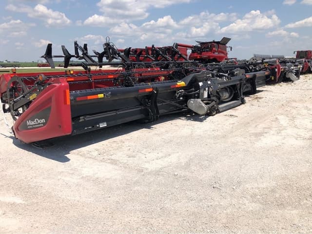 Image of MacDon FD75-S equipment image 4