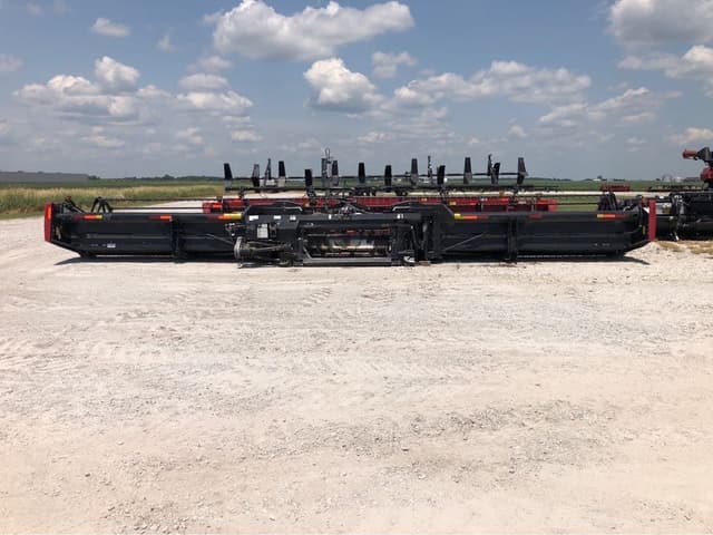 Image of MacDon FD75-S equipment image 3