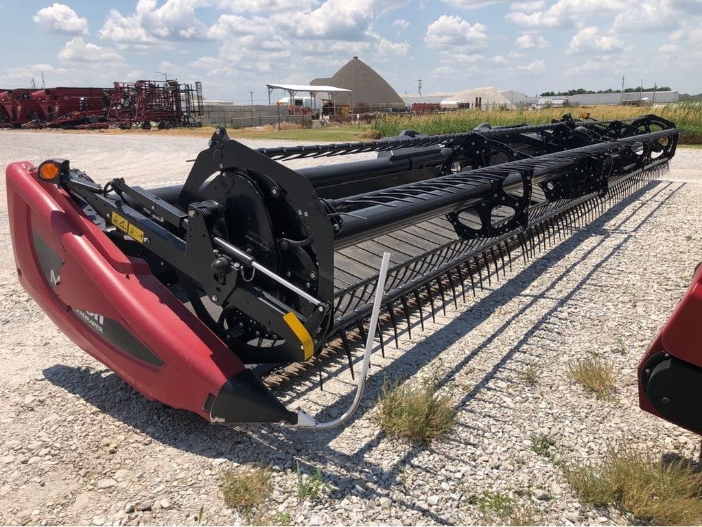 2018 MacDon FD75-S Equipment Image0