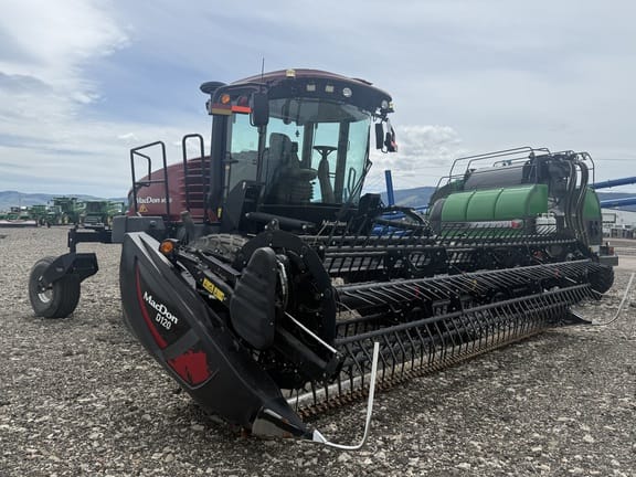 2018 MacDon M1240 Equipment Image0