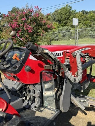Image of Massey Ferguson 2607H equipment image 3