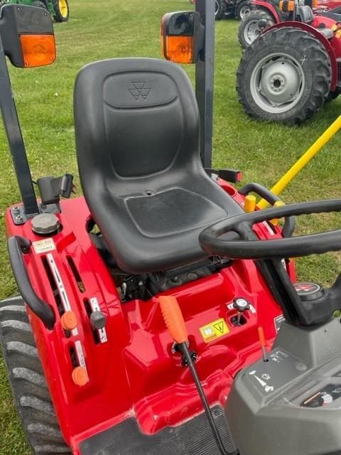 Image of Massey Ferguson GC1705 equipment image 3
