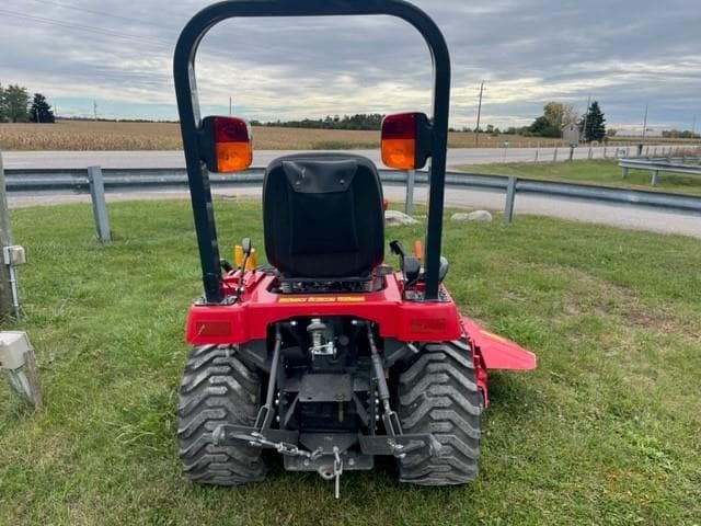 Image of Massey Ferguson GC1705 equipment image 2