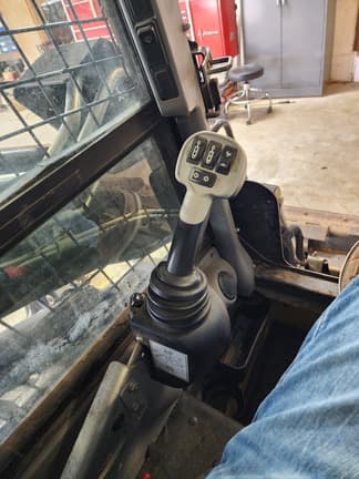 Image of New Holland C237 equipment image 2