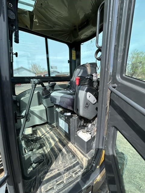 Image of New Holland E26C equipment image 3