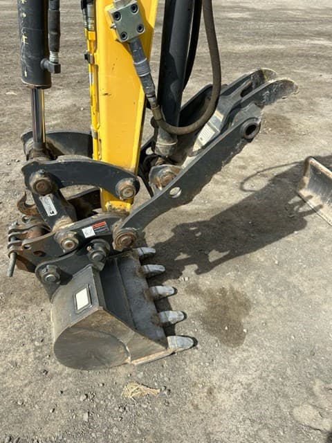 Image of New Holland E26C equipment image 4