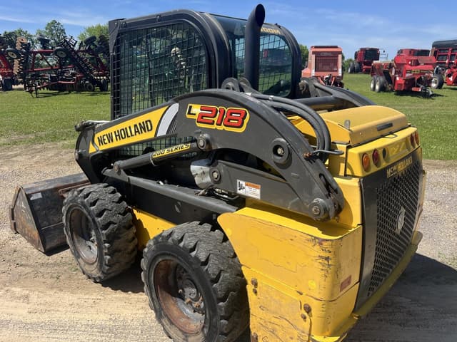 Image of New Holland L218 equipment image 4