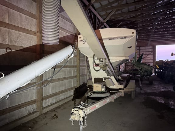 2018 Unverferth 3955XL Equipment Image0