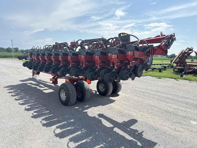 Image of Case IH 1245 equipment image 4