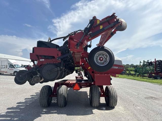 Image of Case IH 1245 equipment image 3