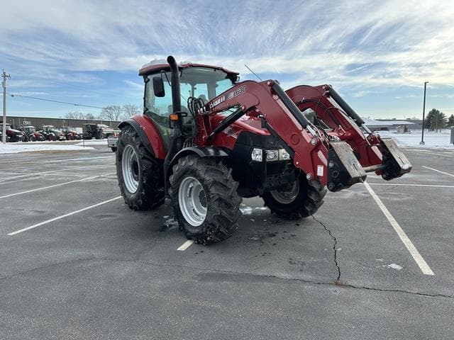 Image of Case IH Farmall 110C equipment image 2
