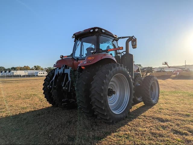 Image of Case IH Magnum 340 equipment image 4