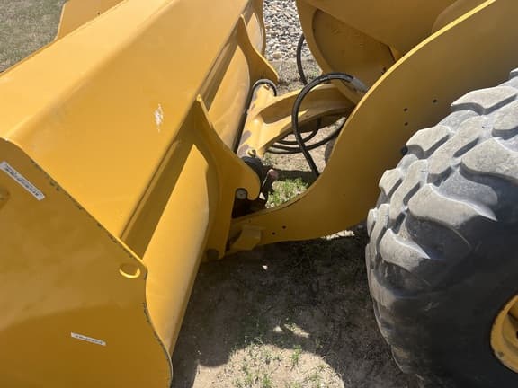 Image of Caterpillar 906M equipment image 3