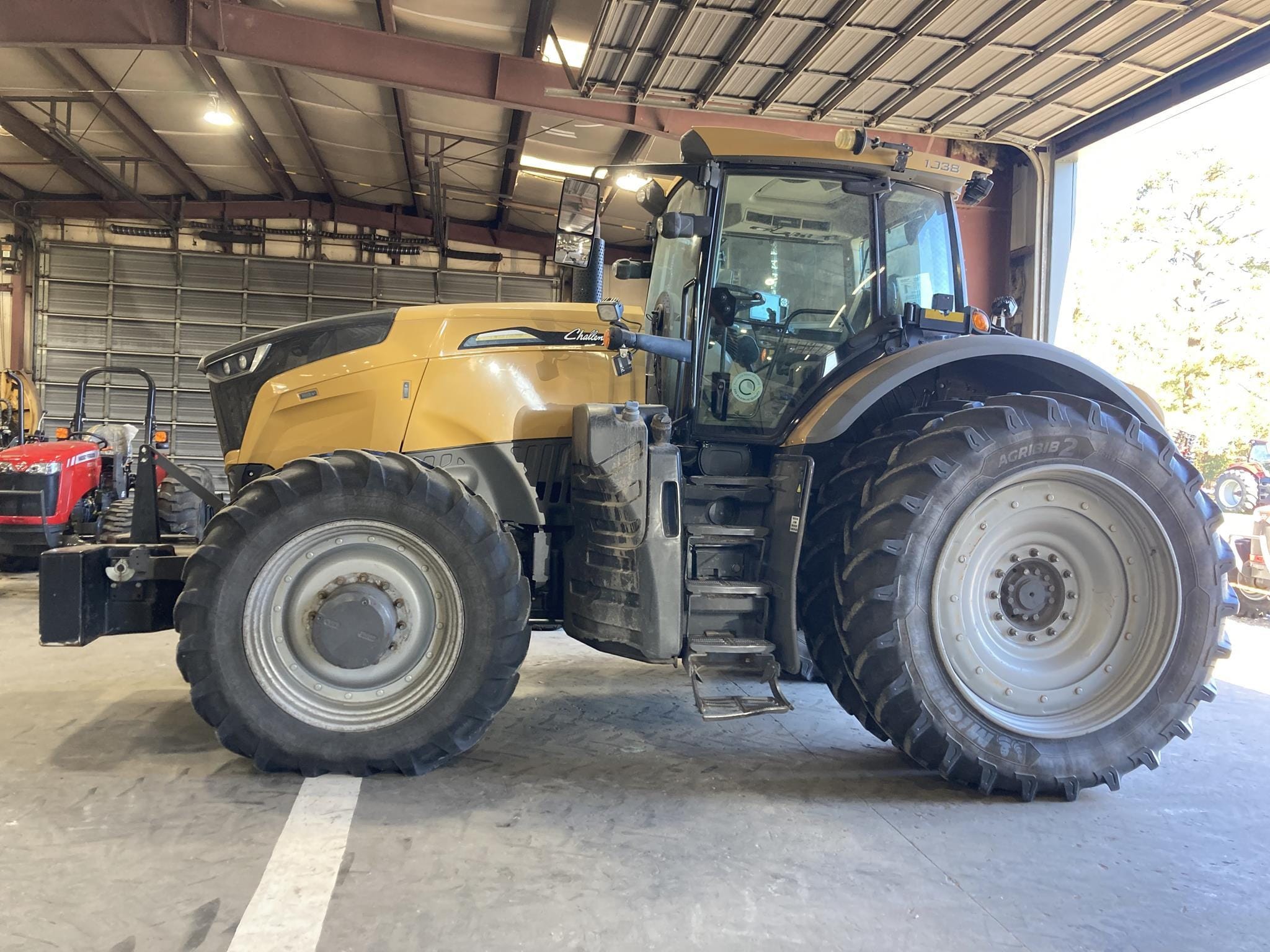 2019 Challenger 1038 Equipment Image0