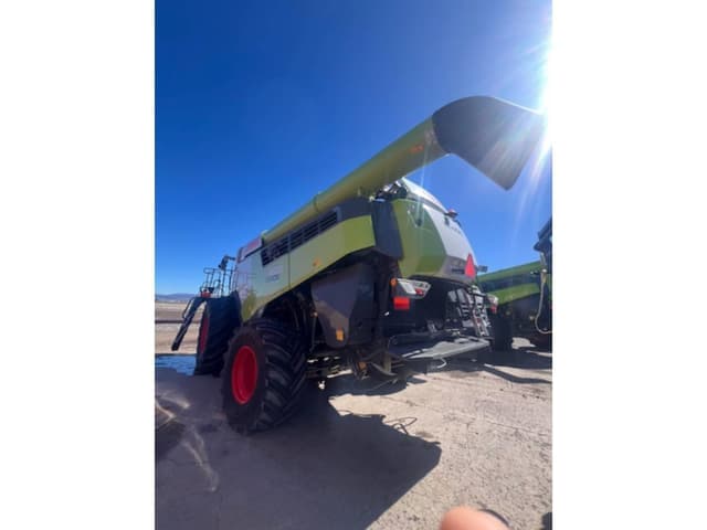 Image of CLAAS Lexion 8600 equipment image 3