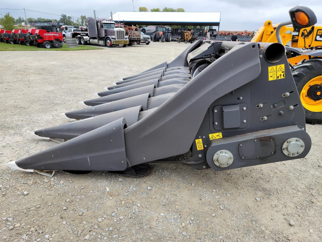 Image of Gleaner Command 3308 Image 1