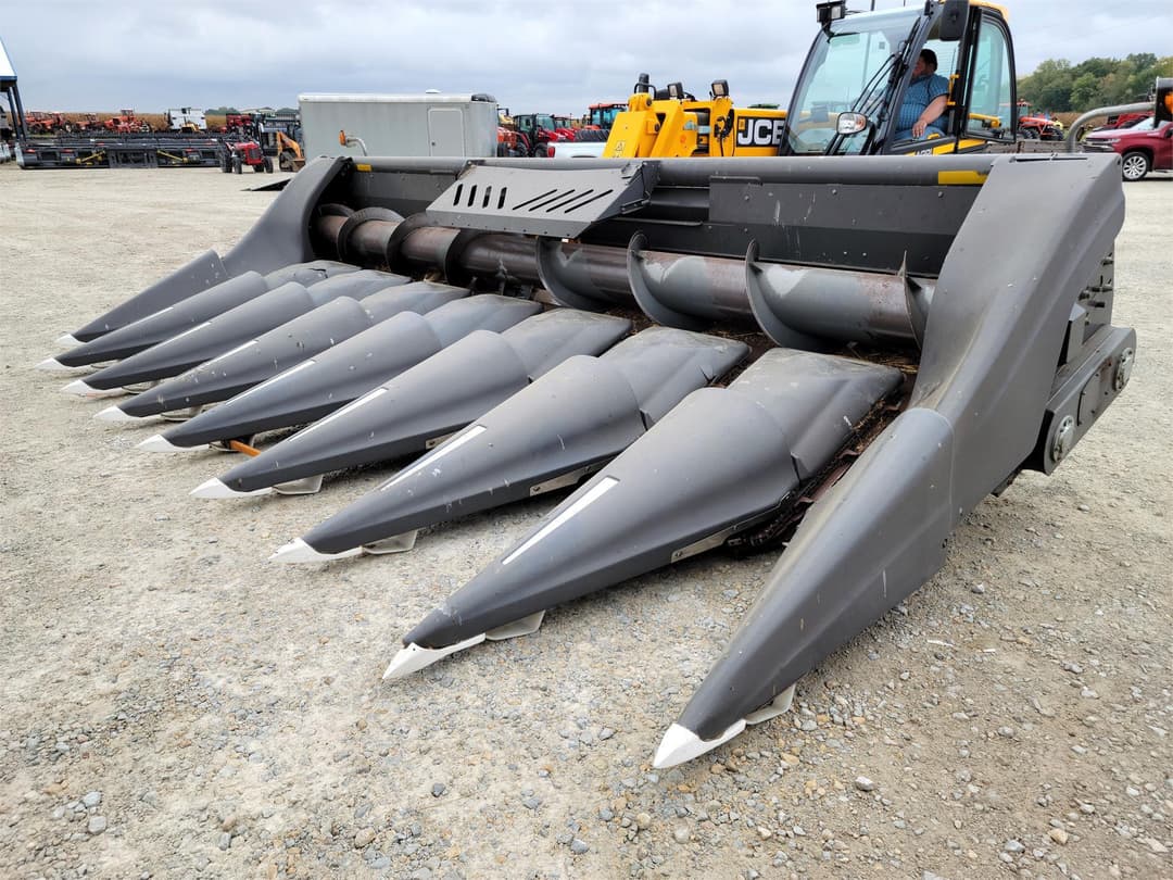 Image of Gleaner Command 3308 Image 0