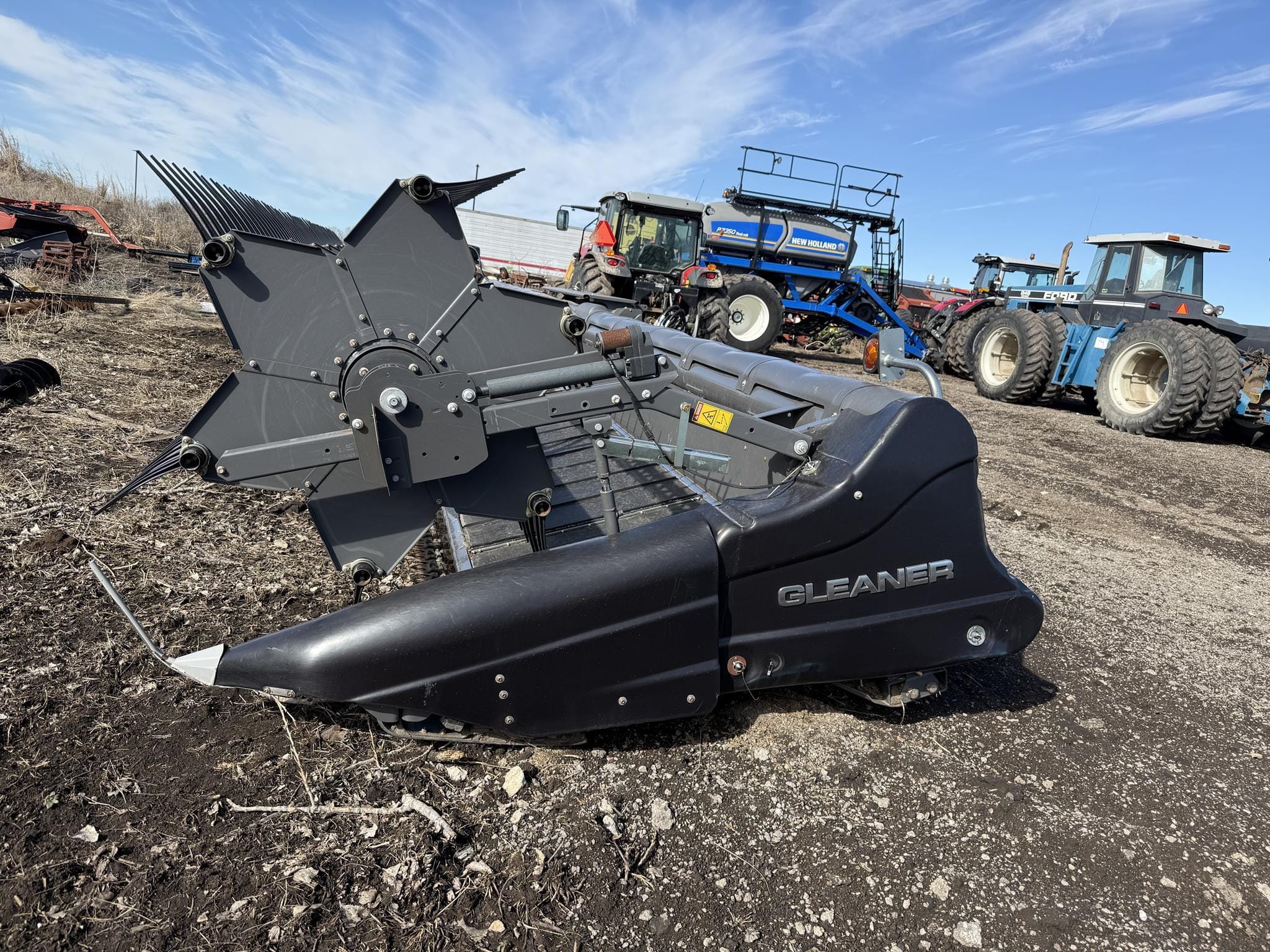 2019 Gleaner 9255 Equipment Image0