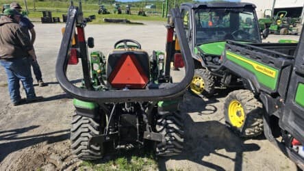 Image of John Deere 1023E equipment image 3