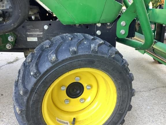 Image of John Deere 1023E equipment image 4