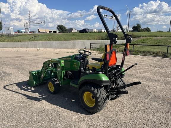 Image of John Deere 1025R equipment image 3