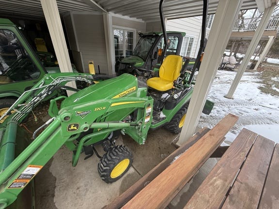 2019 John Deere 1025R Equipment Image0