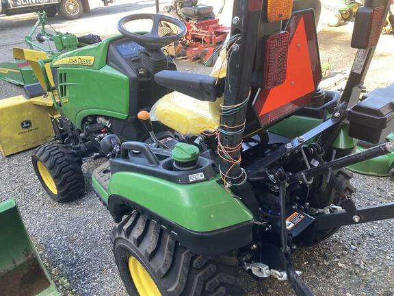 Image of John Deere 1025R equipment image 3