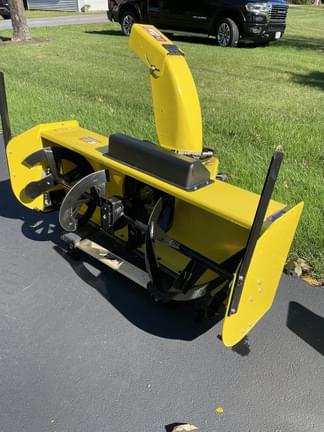 Image of John Deere 1025R equipment image 2