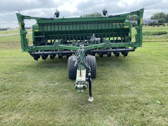 Image of John Deere 1590 equipment image 1