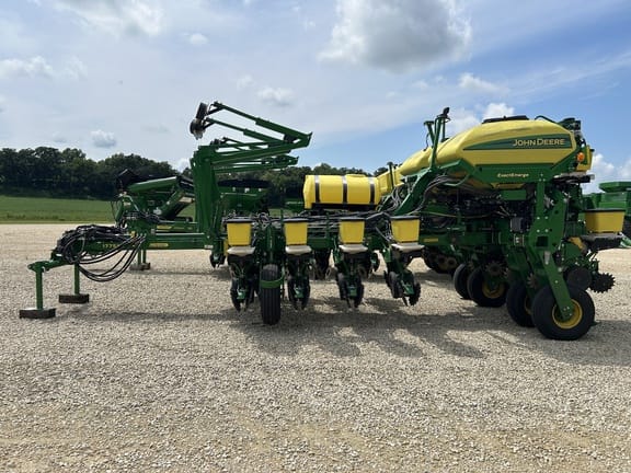 2019 John Deere 1775 Equipment Image0