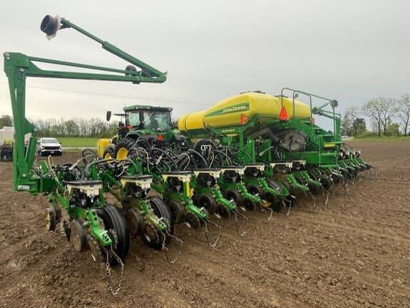 Image of John Deere 1775 equipment image 2
