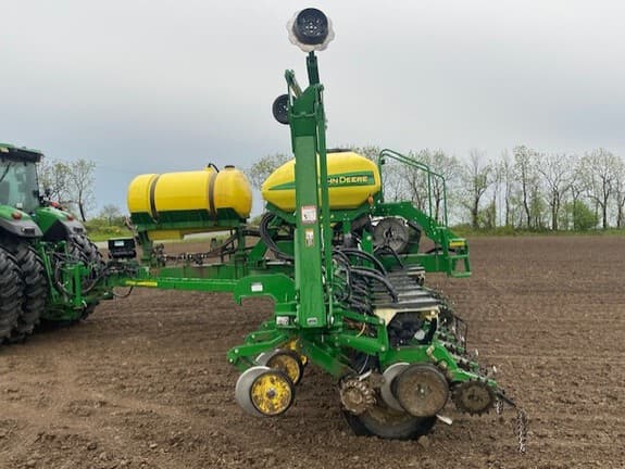 Image of John Deere 1775 equipment image 1