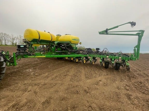 2019 John Deere 1775 Equipment Image0