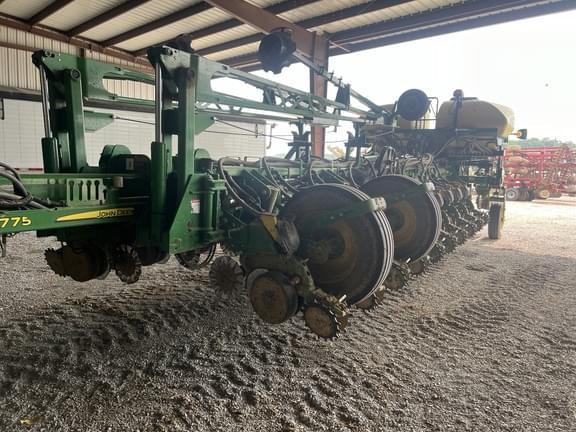Image of John Deere 1775 equipment image 2