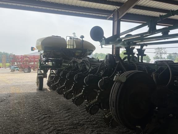 Image of John Deere 1775 equipment image 3