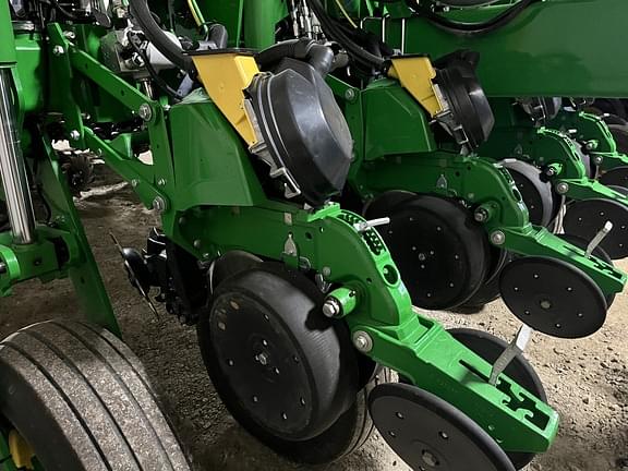 Image of John Deere 1775 equipment image 4