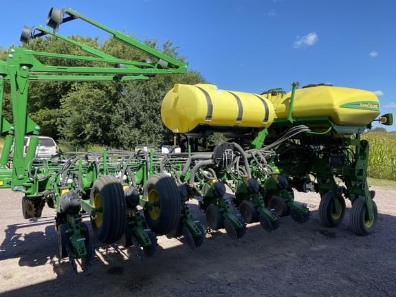 Image of John Deere 1775 equipment image 2