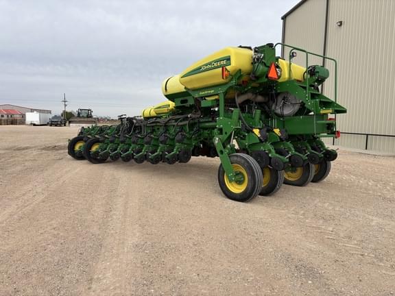 Image of John Deere 1775 equipment image 1