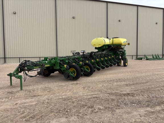 2019 John Deere 1775 Equipment Image0