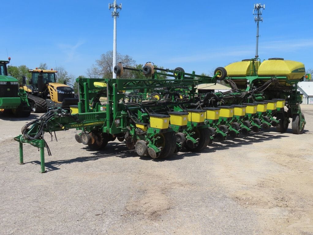 2019 John Deere 1775 Equipment Image0