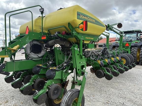 Image of John Deere 1775 equipment image 1