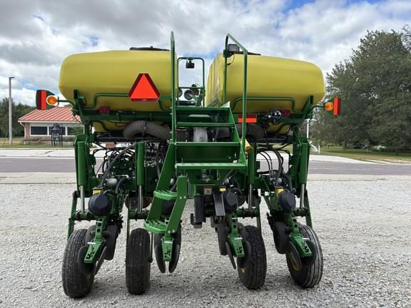 Image of John Deere 1775 equipment image 3