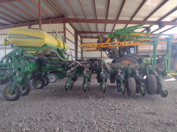 Image of John Deere 1775 equipment image 1
